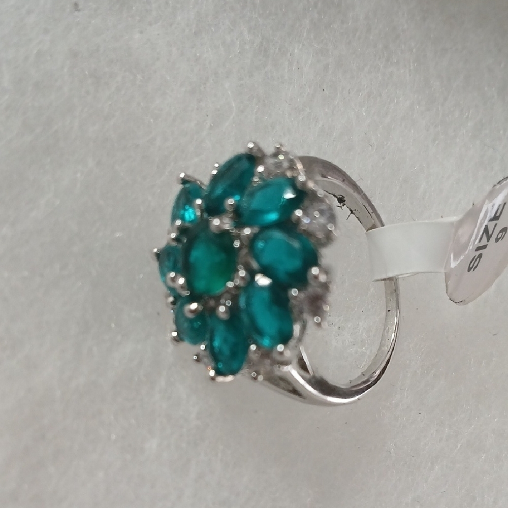 Elegant Silver and Green Gemstone Ring sz 9 - Picture 7 of 8